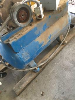 Air Compressor - MISSING PARTS - UNTESTED