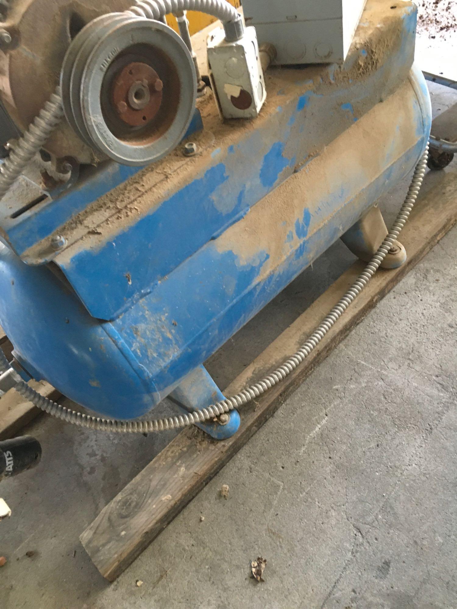 Air Compressor - MISSING PARTS - UNTESTED