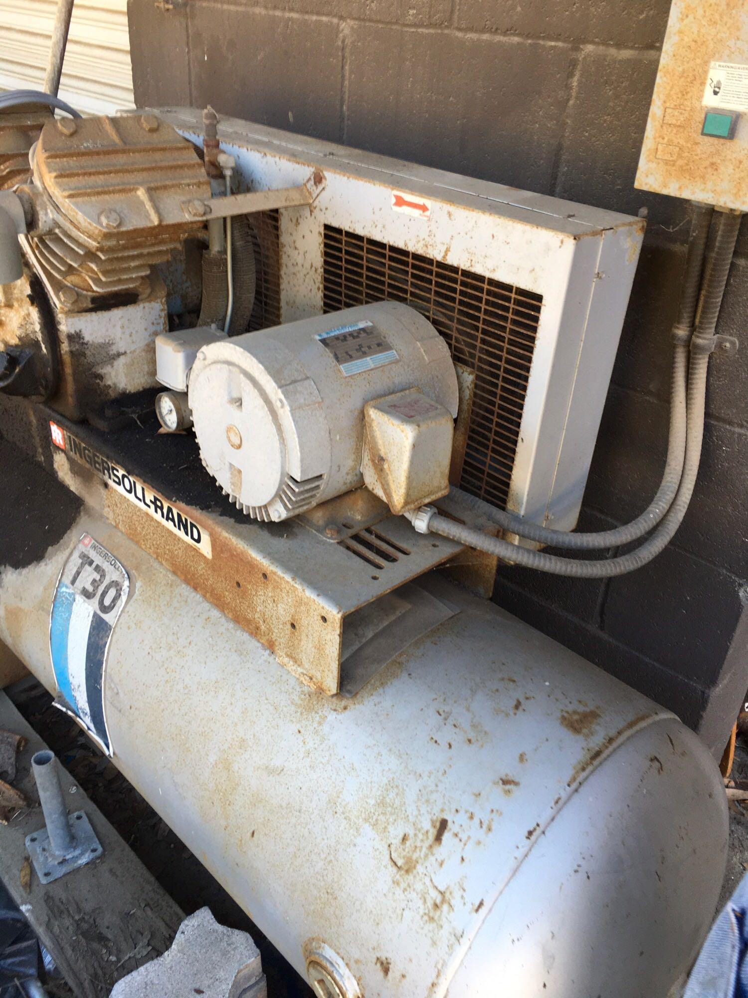 Ingersoll-Rand T30 compressor. Works See Video in Photos