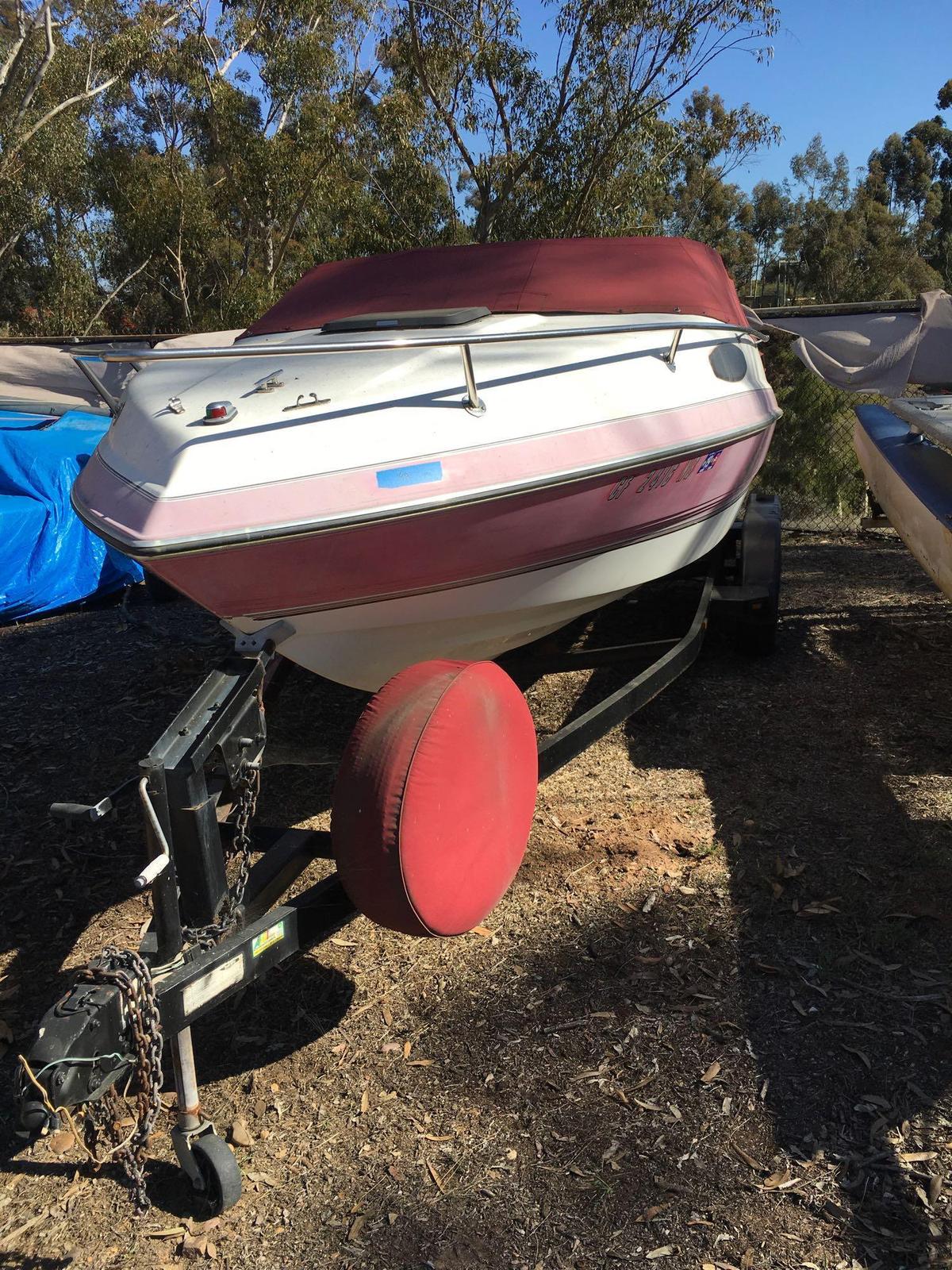 Chaparral 2050LS  20' Bay Cruiser Sport Boat, "RUNS"  SEE VIDEO V6 4.3ltr Yamaha,50 plus photos!