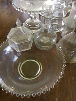 14 pieces l Assorted glass items bowl, carafe, pitcher, etc