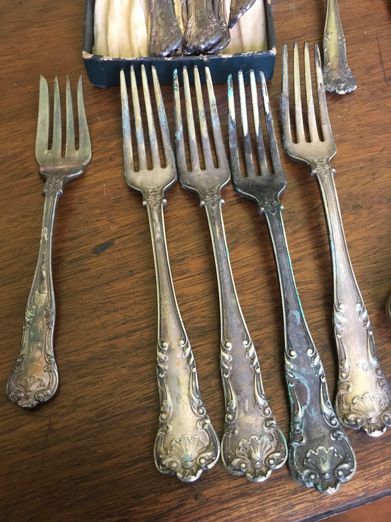 19 pieces. Vintage Gorham Electroplate Pat 1802 cutlery. 10) forks 3) spoons 6) knives 1) wood tray