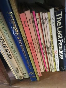 (70) Vintage, assorted books/magazines. See pics for titles.