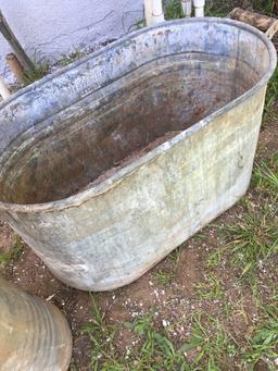 Vintage tub & Dobbin tank