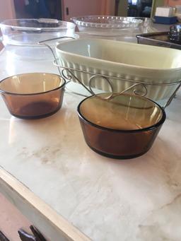 Vintage, assorted kitchen Pyrex & USA baking dishes