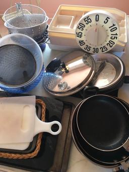 Lot. Assorted kitchen ware