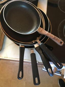 Lot. Assorted kitchen ware