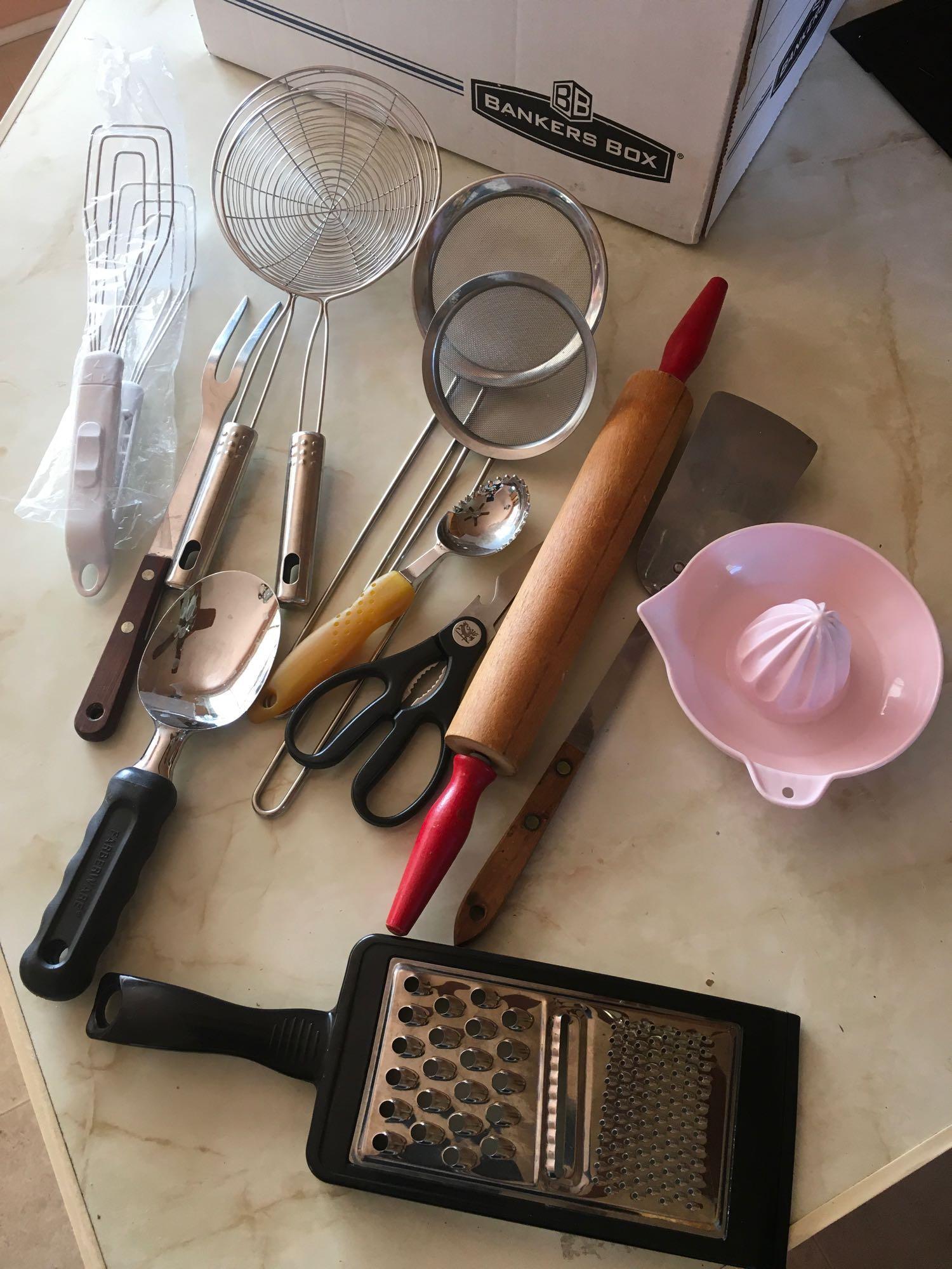 Lot. Assorted kitchen utensils