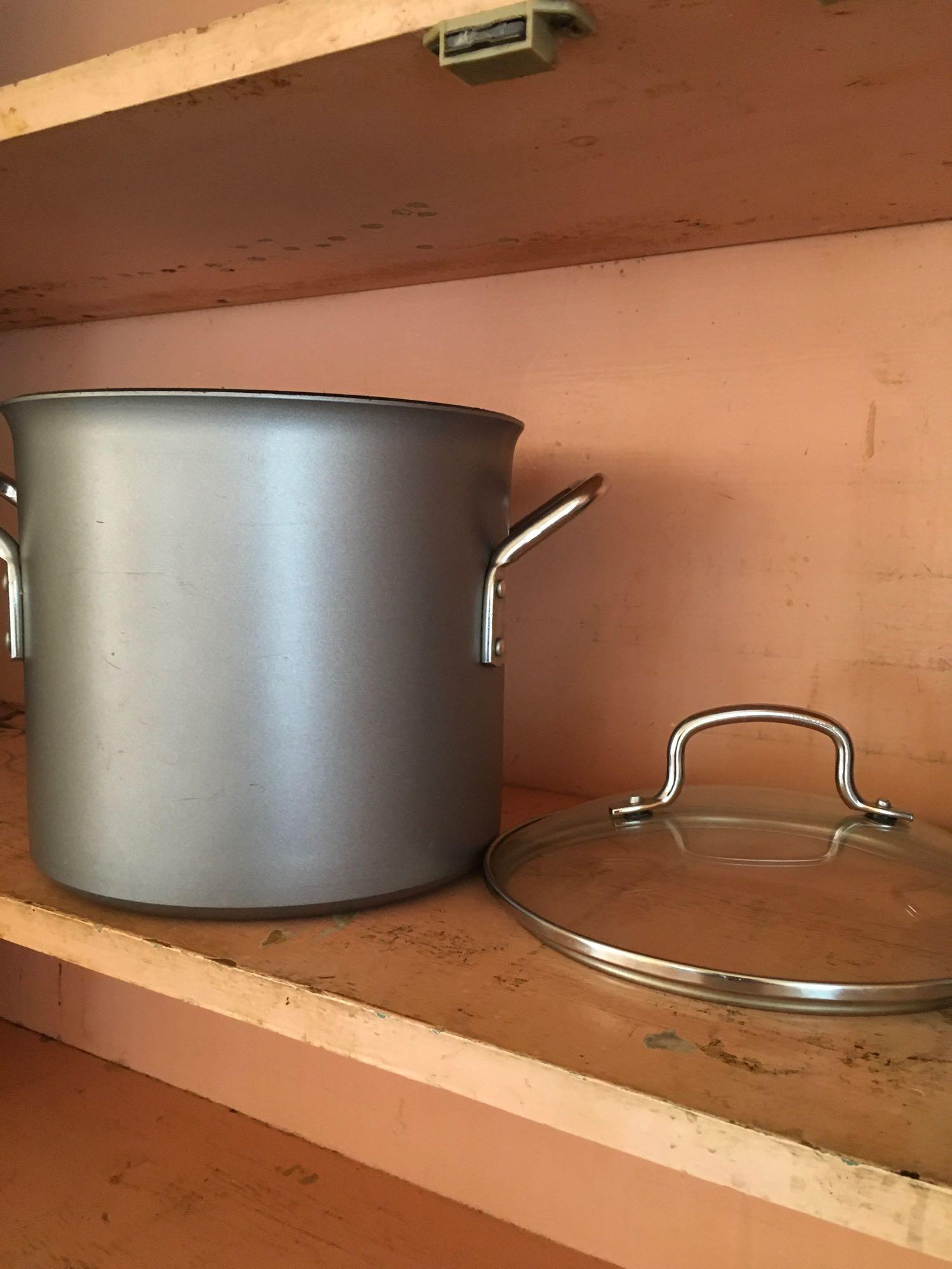 (3) piece Commercial Aluminum Cookware Company pots & Tasner Syndey Ware pot (1)