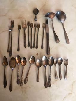 Lot. Vintage 24 pieces cutlery