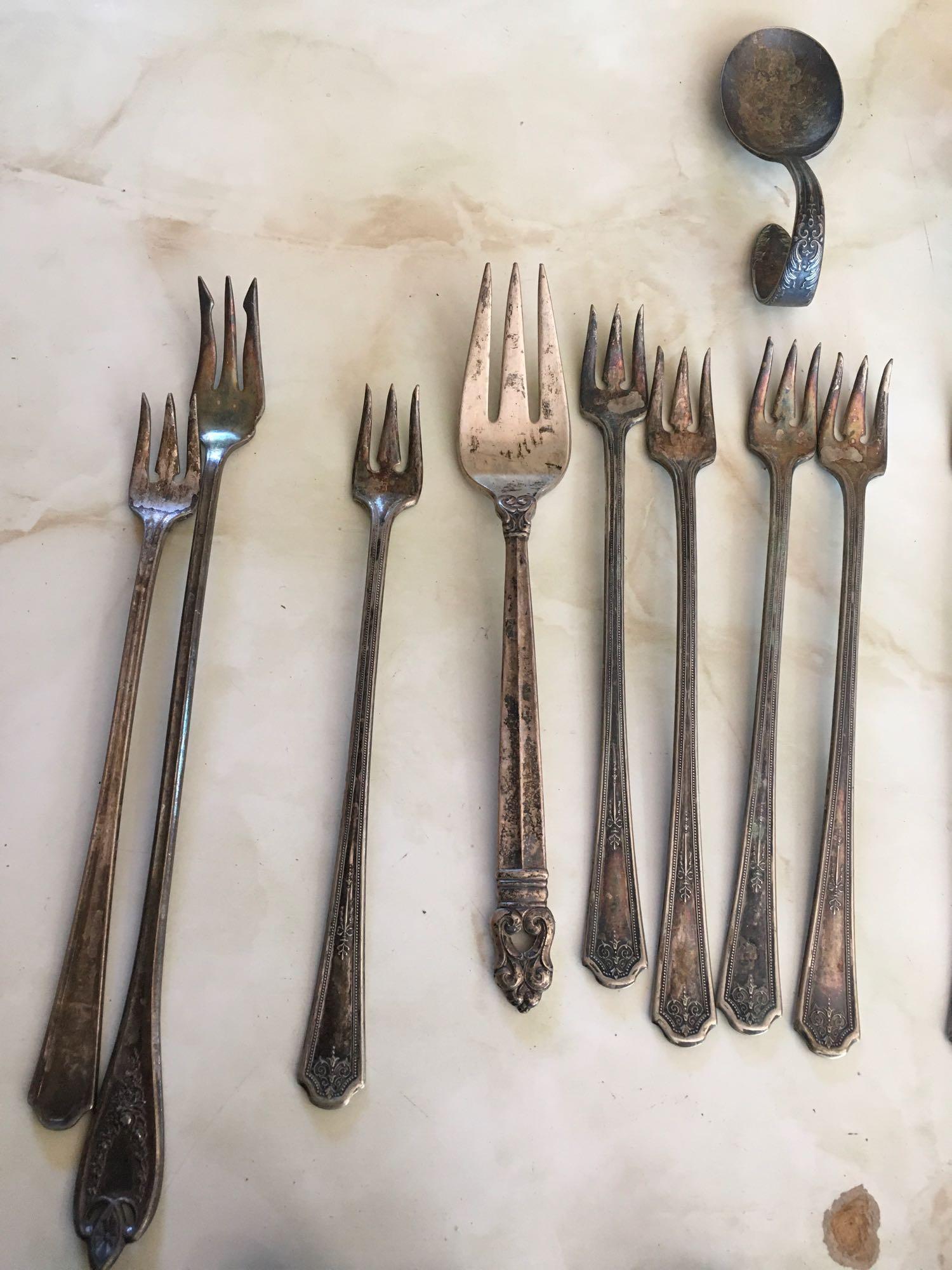 Lot. Vintage 24 pieces cutlery