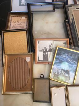 30 pieces. Lot assorted picture frames