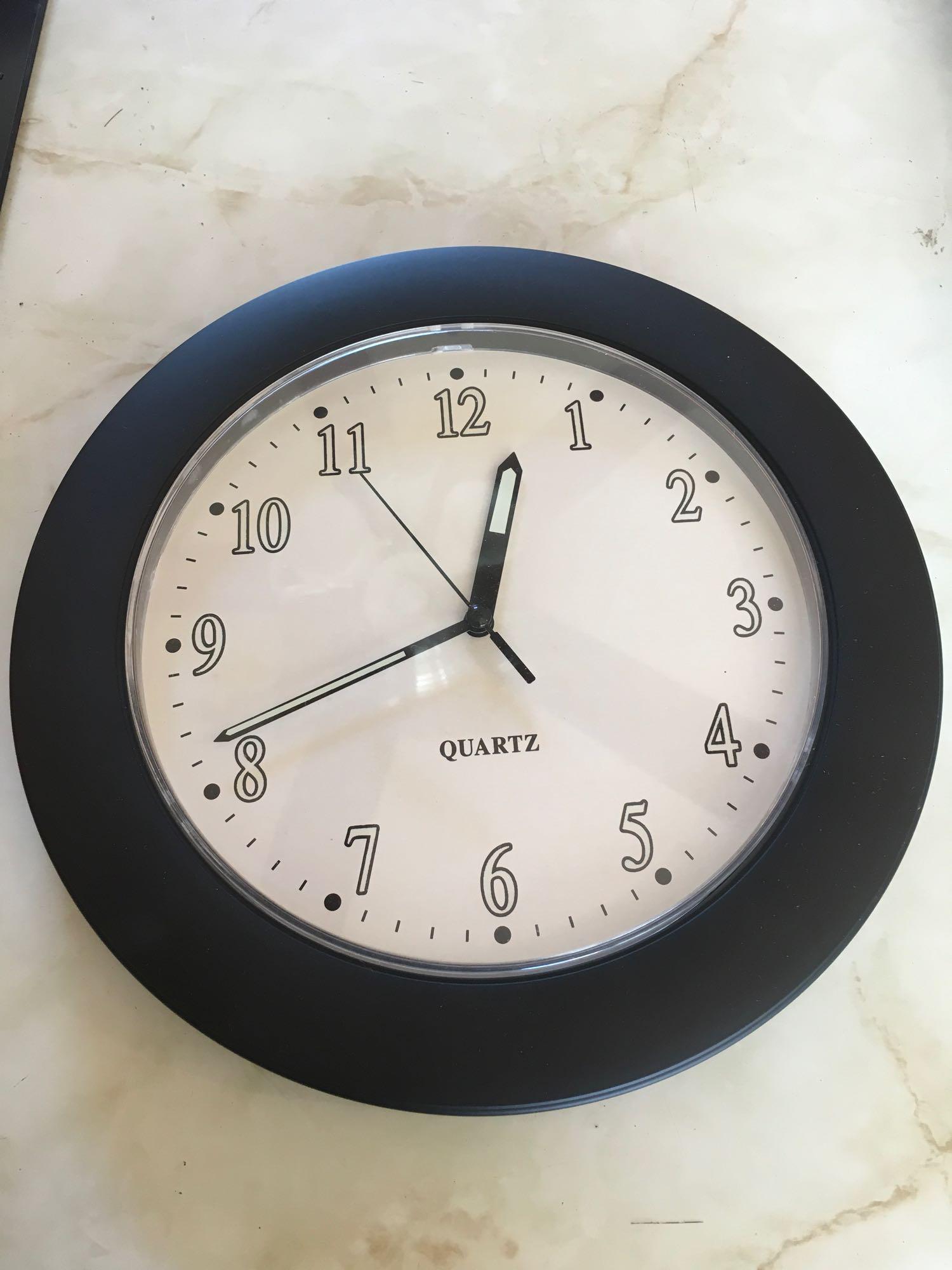 5 pieces. Assorted vintage quartz clocks