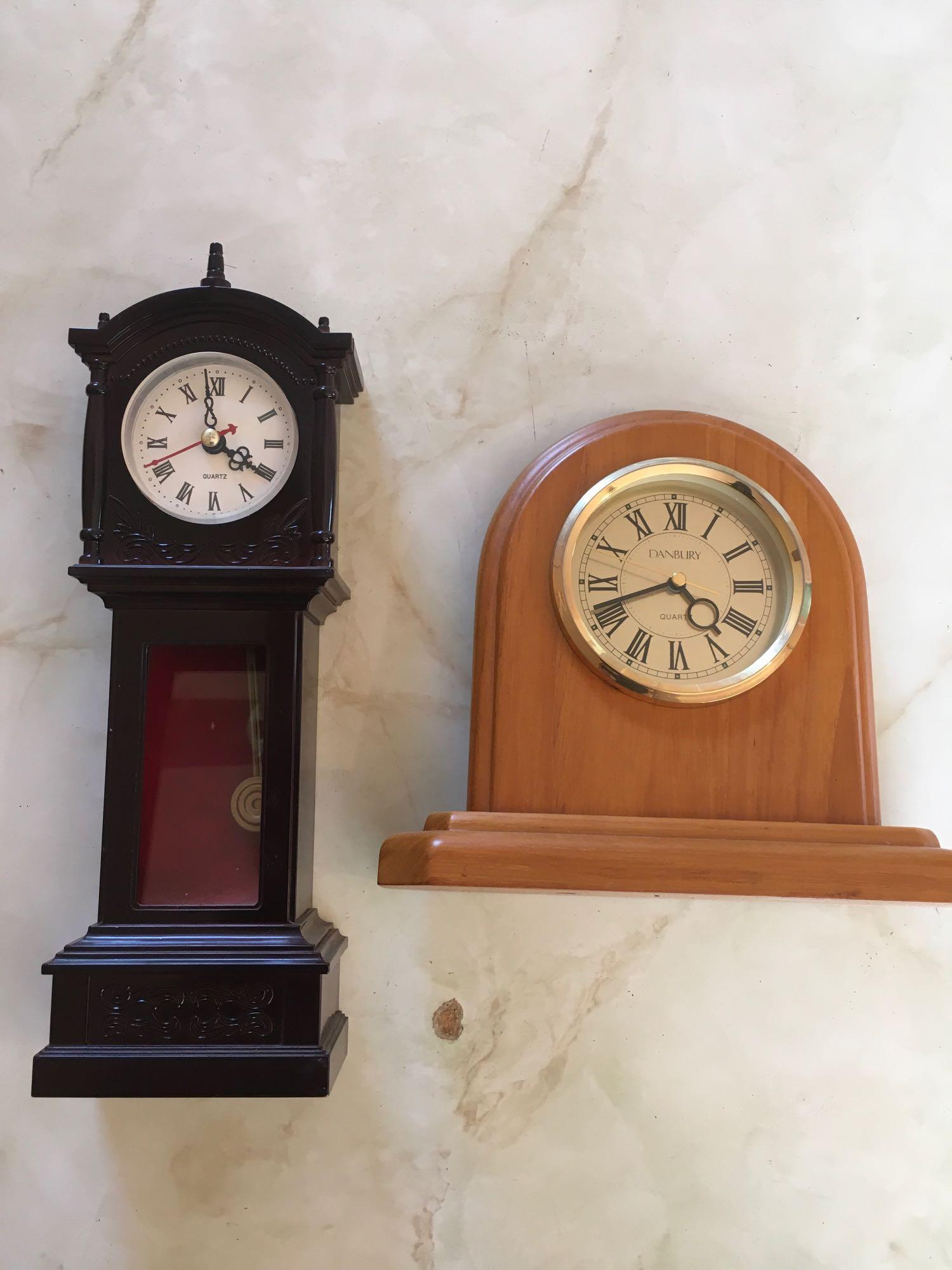 5 pieces. Assorted vintage quartz clocks