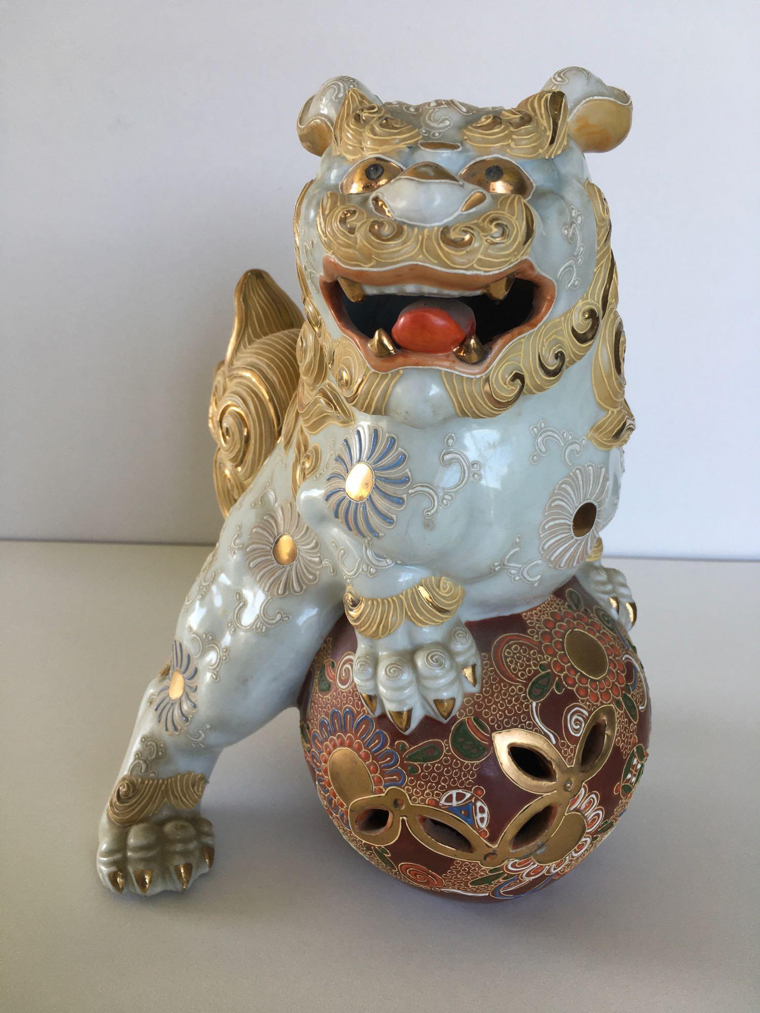 Japanese porcelain Foo dog 10" x 8"