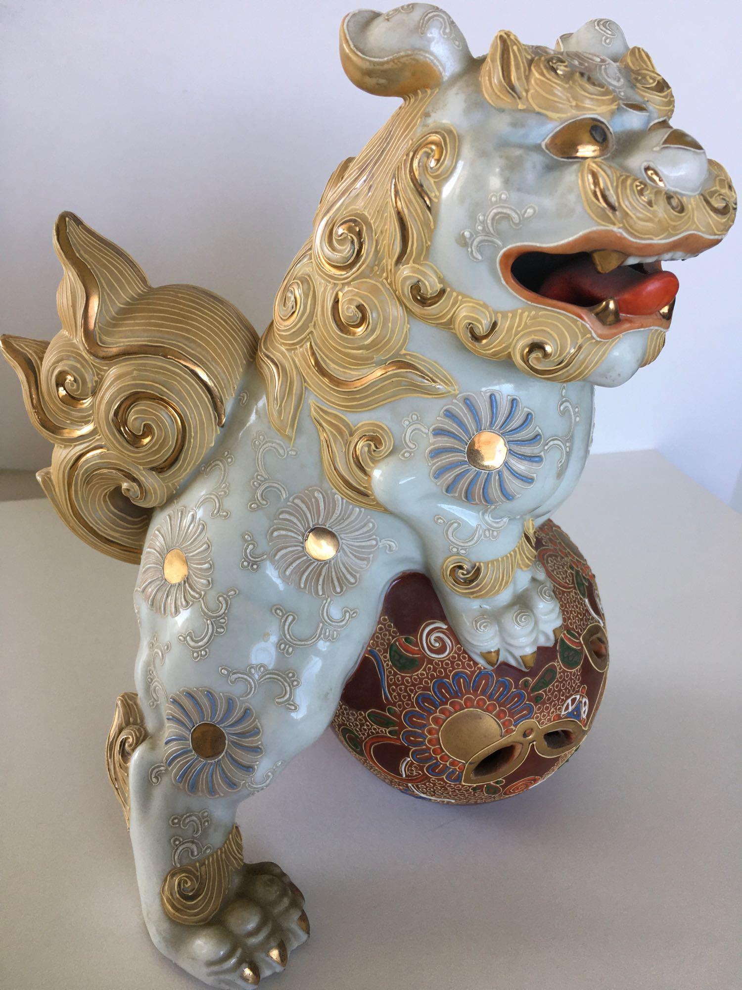 Japanese porcelain Foo dog 10" x 8"