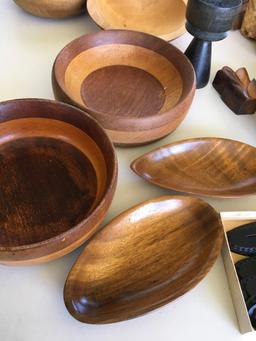 15 pieces. Ass wood items bowls, book ends, etc, salt and pepper ceramic squirrels etc