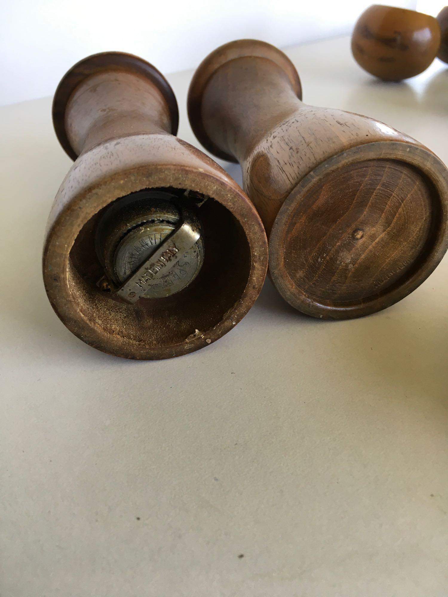 Vintage. Wood, salt and pepper shakers