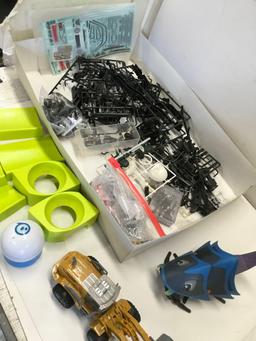 Lot. spheroid 2 and accessories, Trlick forklift truck, Mattel robotics , assorted parts