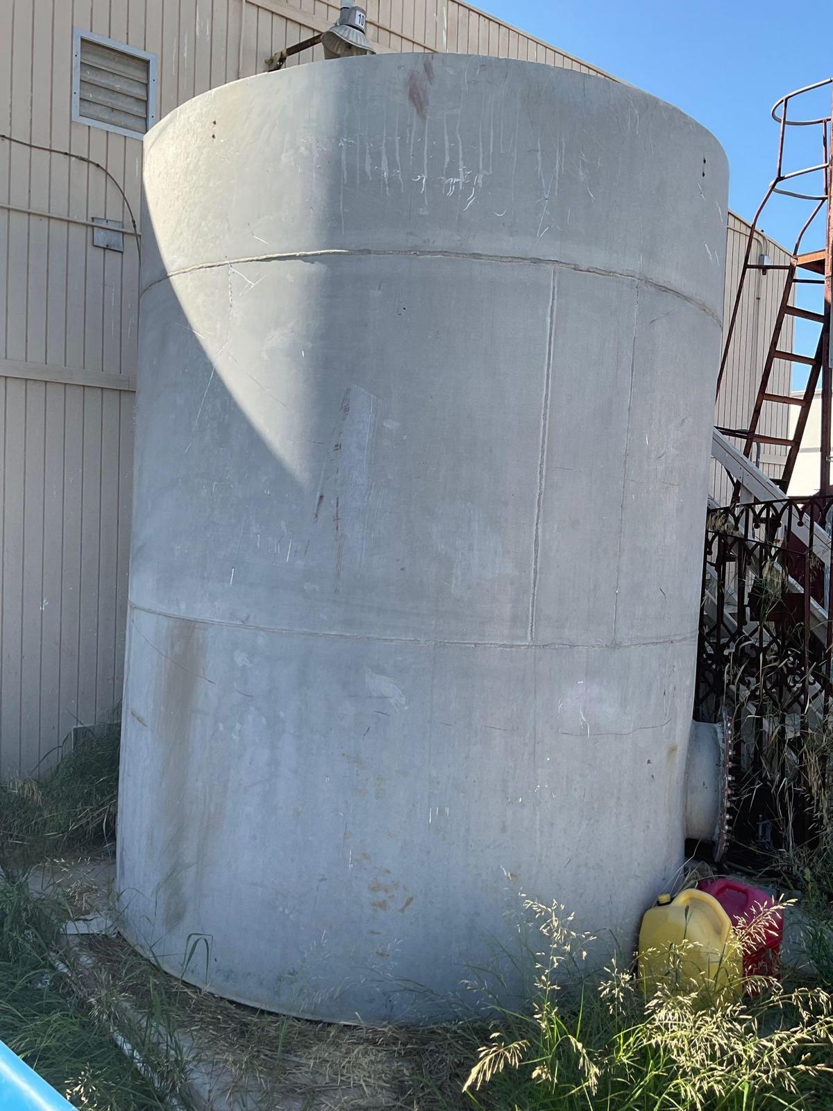 6500 Gal, aluminum, storage tank. No lid