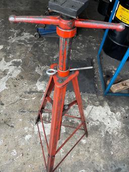 Under hoist adjustable jack stand