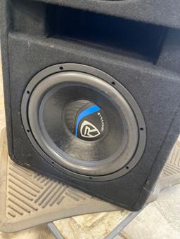 Rockville dual car speaker. 16" x 32" x 17"