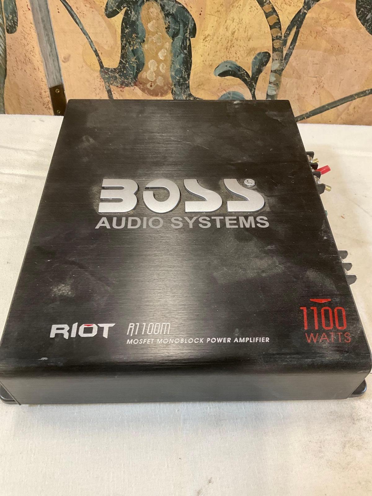 Boss Audio Systems Riot R1100M amplifier