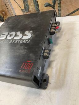Boss Audio Systems Riot R1100M amplifier