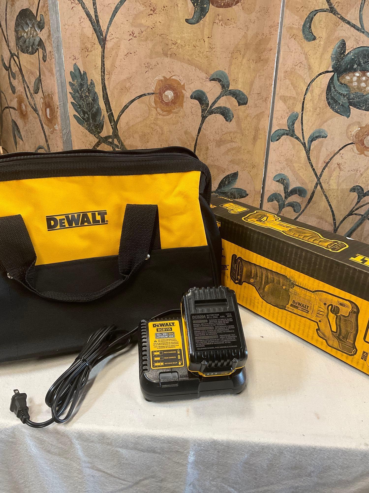 Dewalt reciprocating saw with Battery, Bag, & Charger station ( Works )