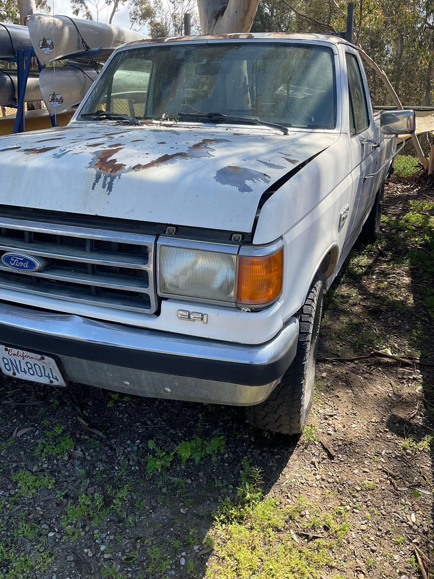 1989 Ford F250, Needs Battery, Motor ( runs ) BUT STALLS OUT, Actual Mileage is 181063