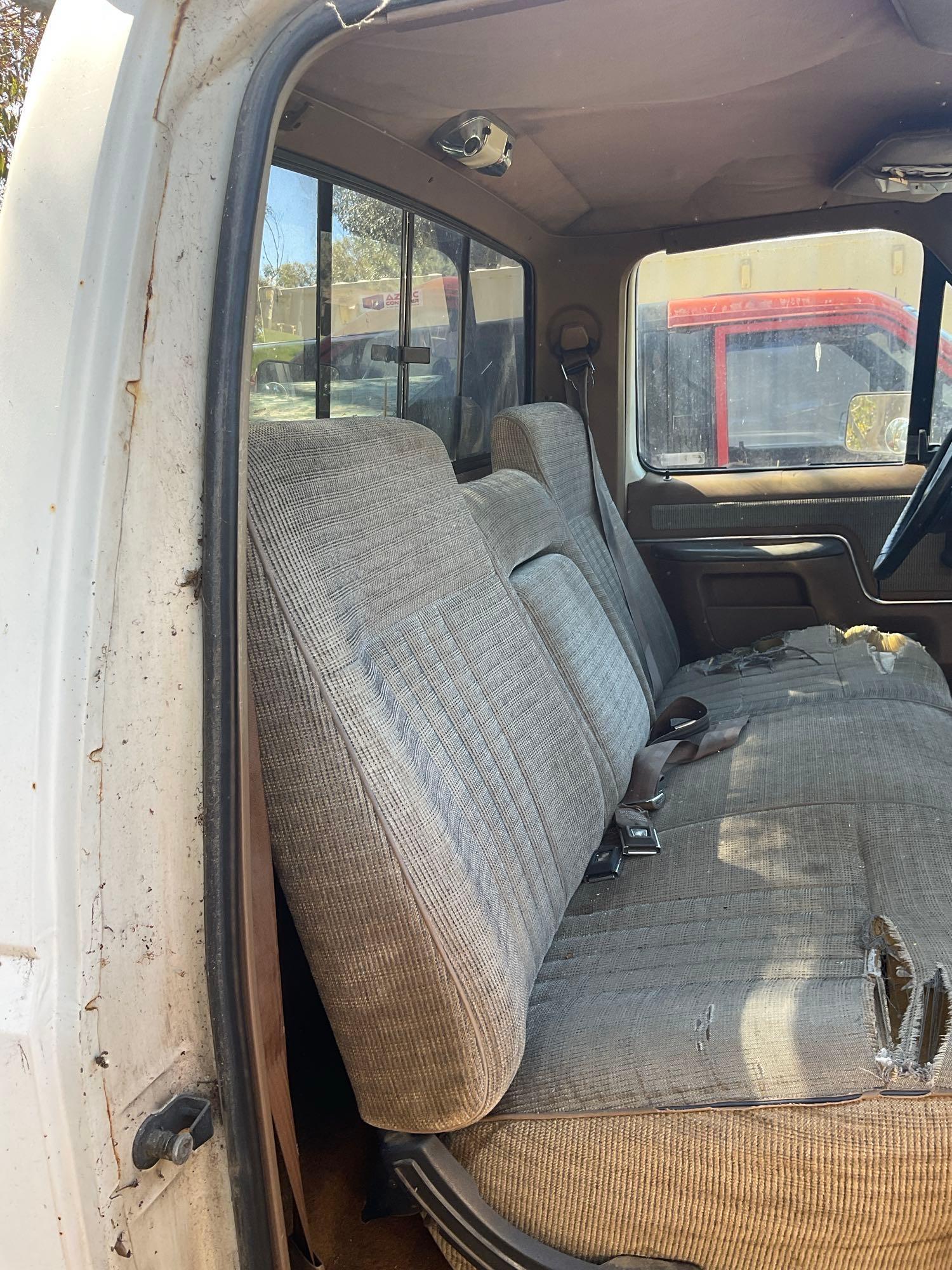 1989 Ford F250, Needs Battery, Motor ( runs ) BUT STALLS OUT, Actual Mileage is 181063