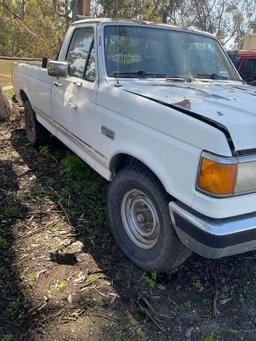 1989 Ford F250, Needs Battery, Motor ( runs ) BUT STALLS OUT, Actual Mileage is 181063
