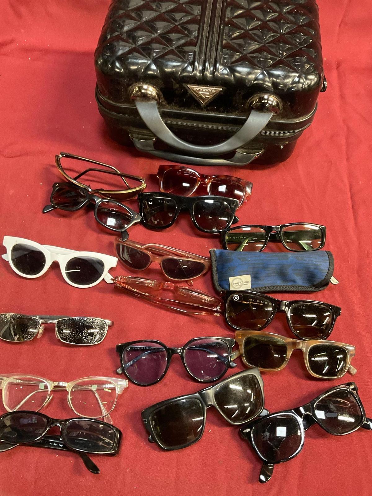 Assorted glasses & case. 18 pieces