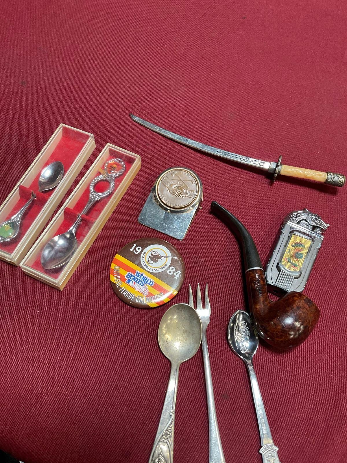 Collectable spoons, Peach and Friendship coin, Duke Dr Grabow pipe, etc. 10 pieces