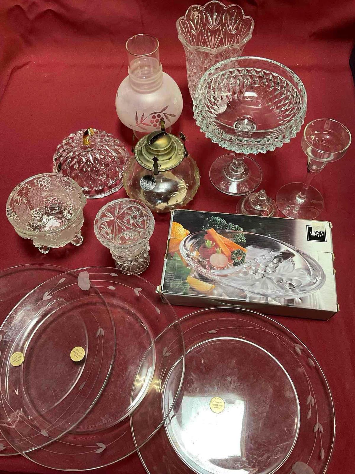Assorted glass/ crystal items. 11 pieces