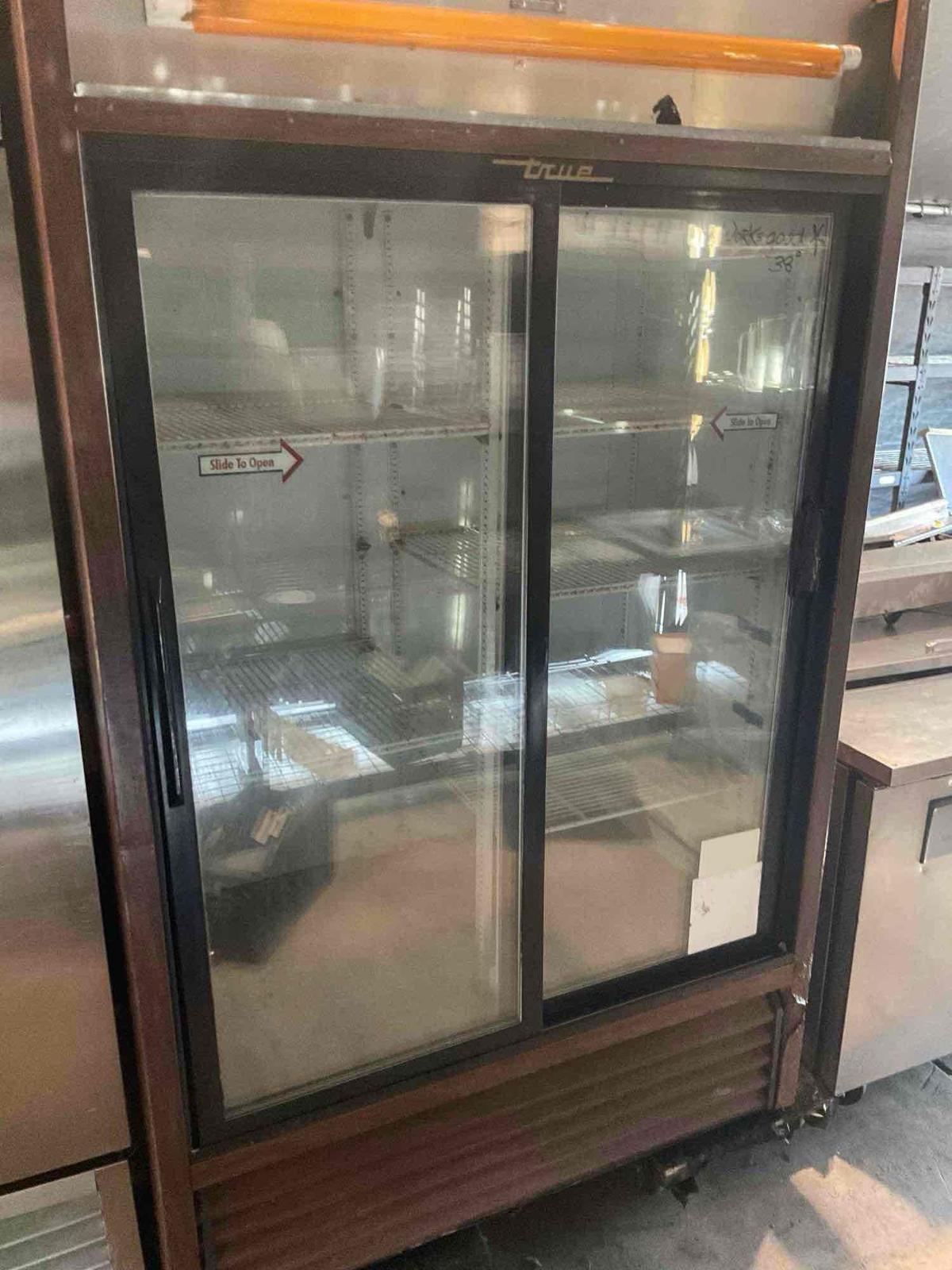 True model GDM-41, sliding glass door, merchandiser cooler, 115v, works