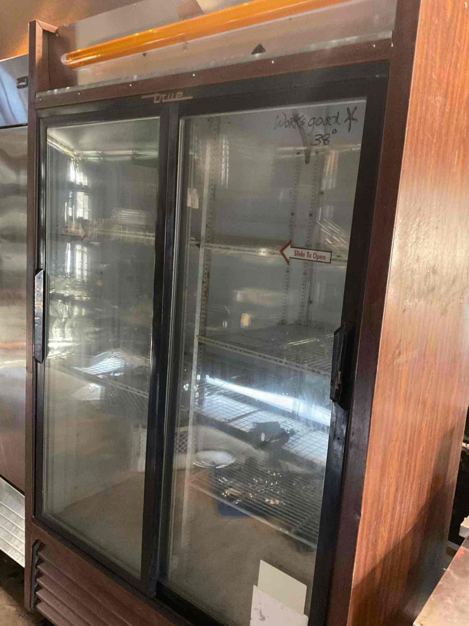 True model GDM-41, sliding glass door, merchandiser cooler, 115v, works