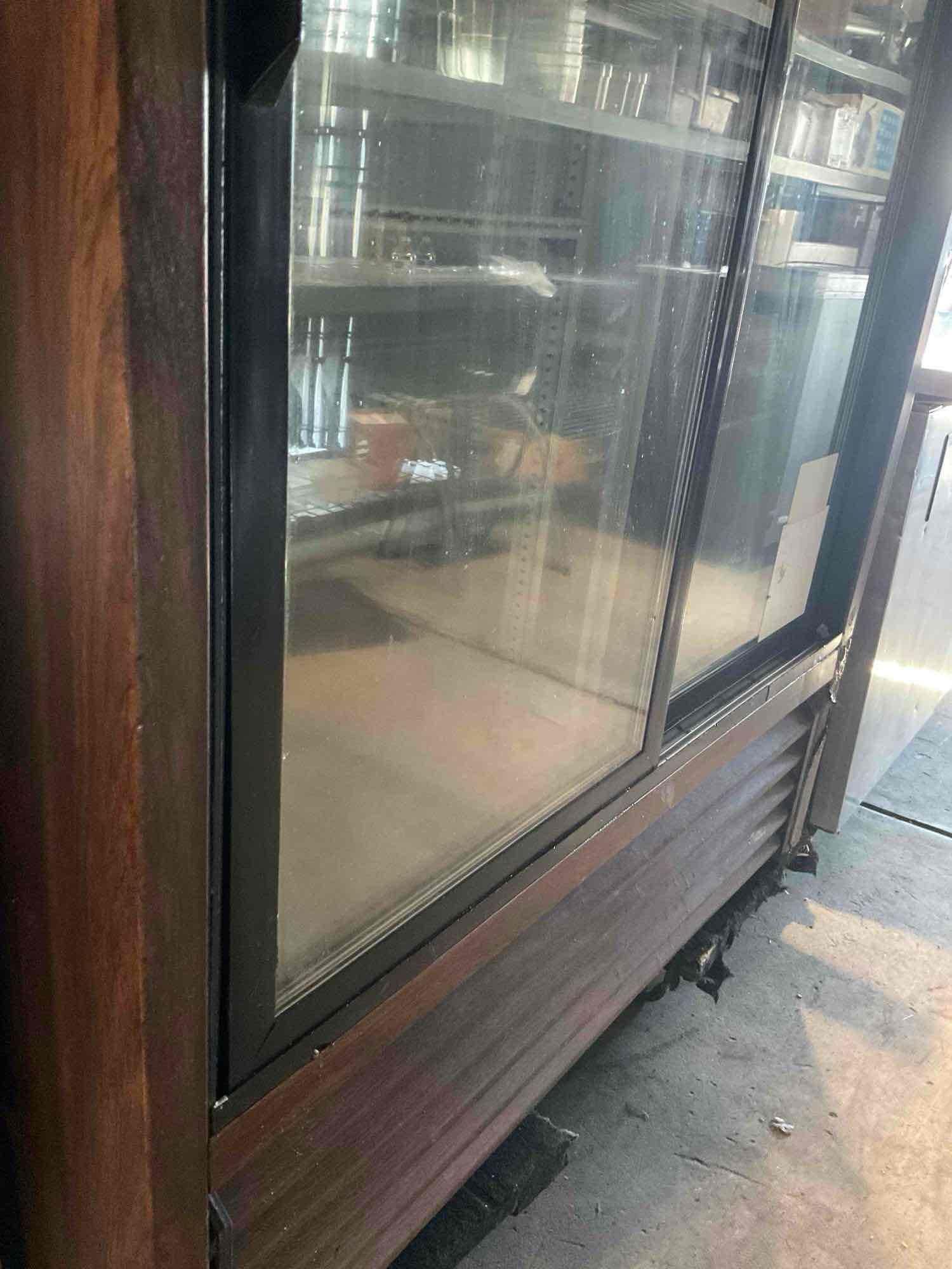 True model GDM-41, sliding glass door, merchandiser cooler, 115v, works