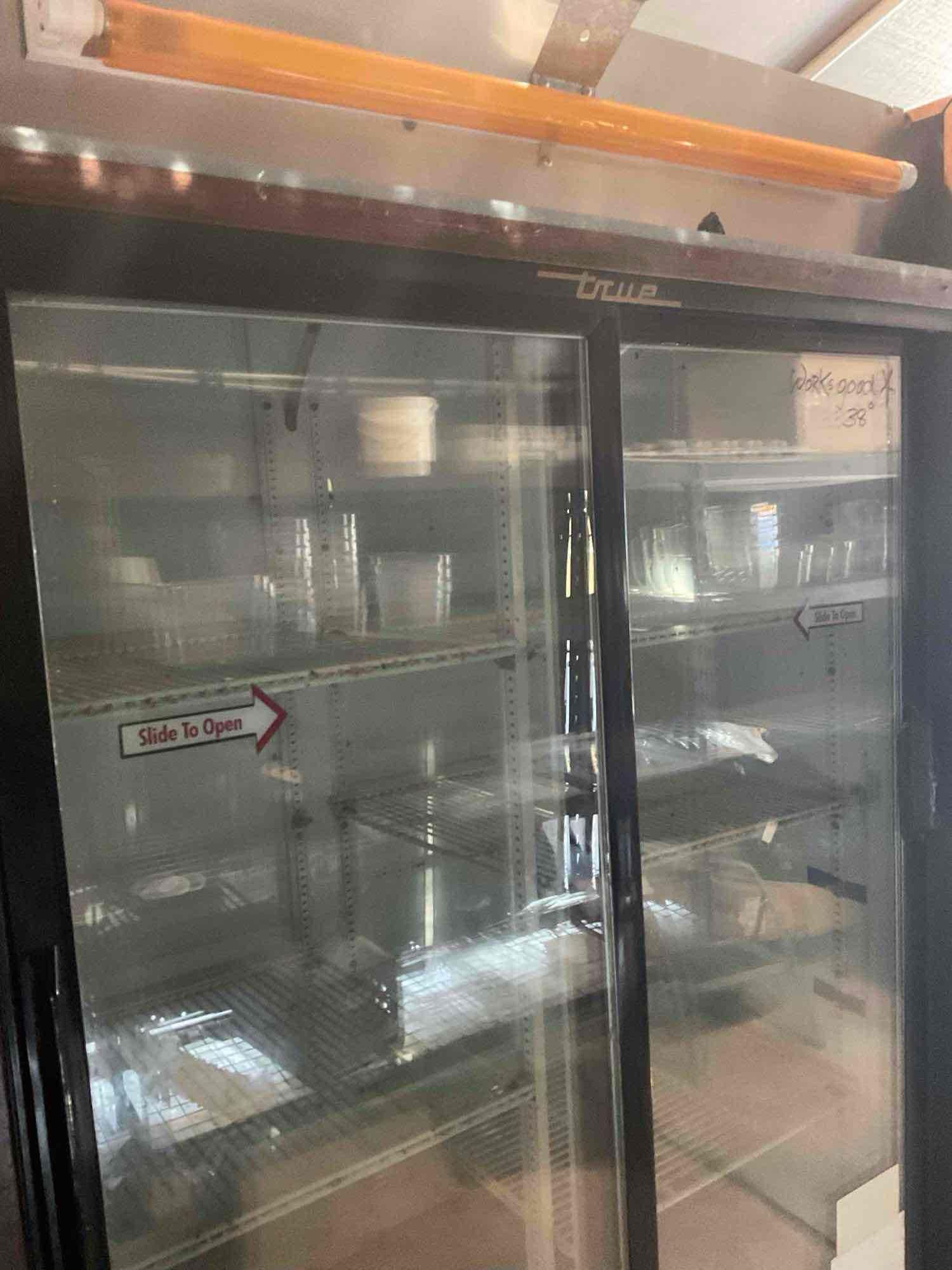 True model GDM-41, sliding glass door, merchandiser cooler, 115v, works