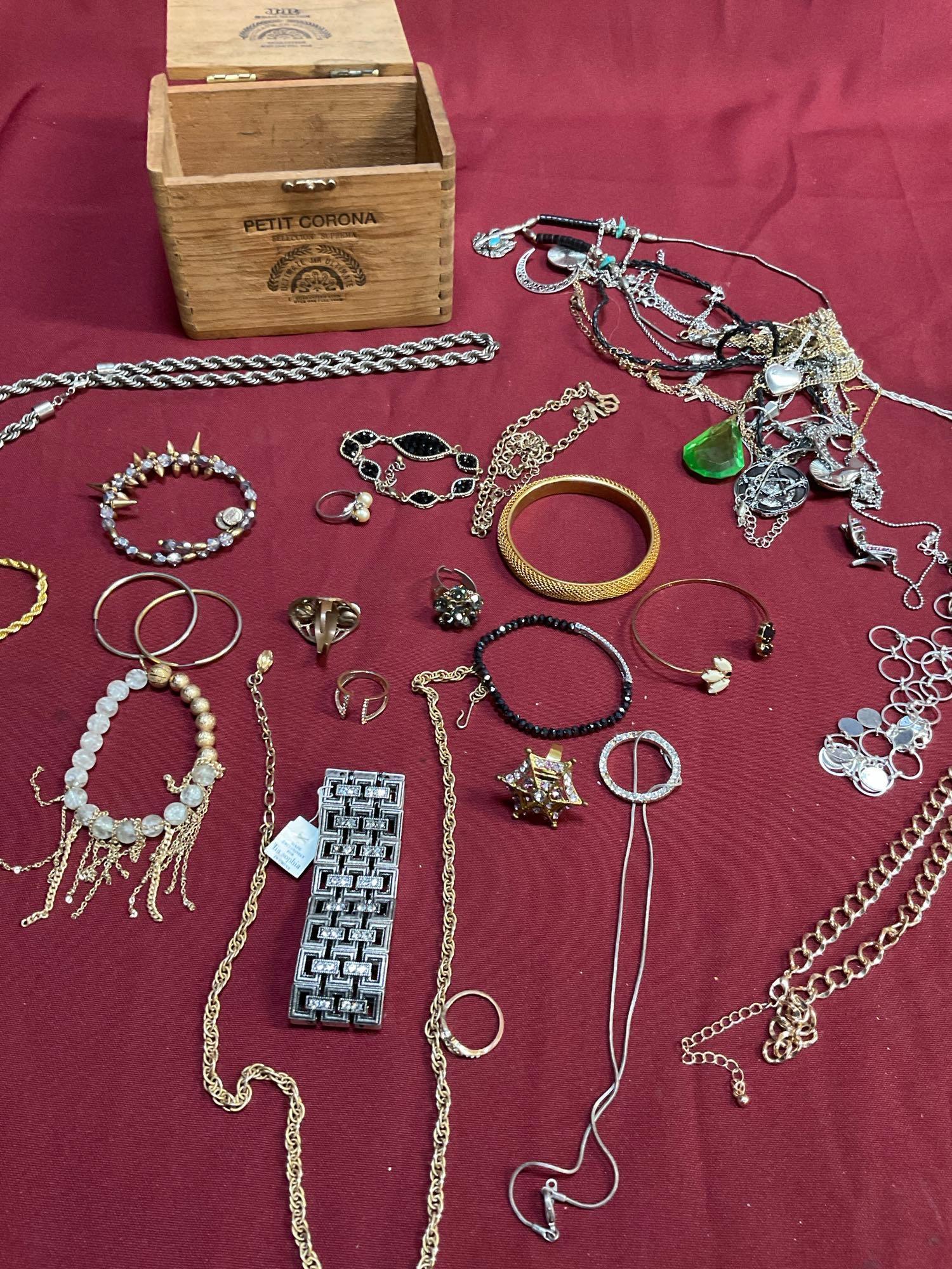 Petit Corona wood box and assorted custom jewelry. 30 pieces