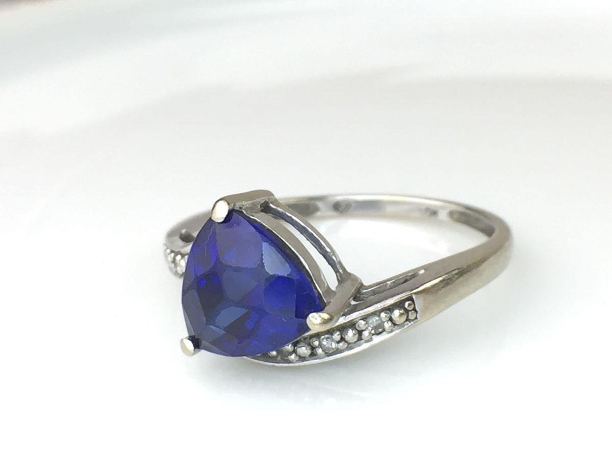 10K white gold Sapphire w/Diamond Ring