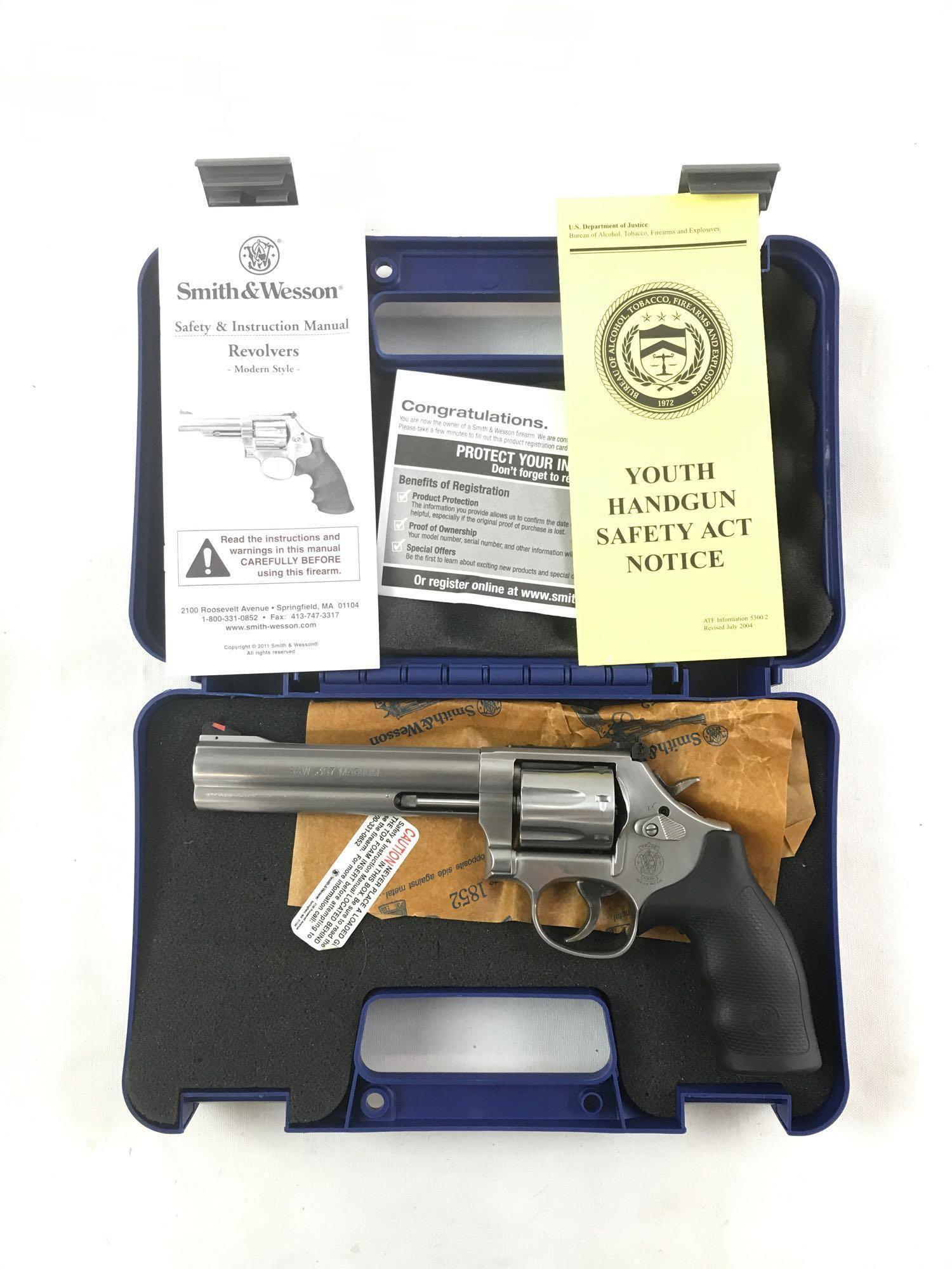 Smith & Wesson Model 686-6 357 Magnum Revolver with Case