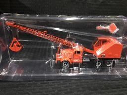 Bantam Crane with Clamshell in Box