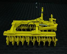 Hydraulic Offset Disk Harrow in Box