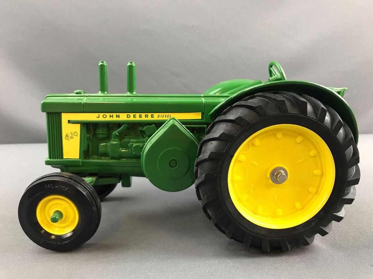 ERTL John Deere 820 die cast tractor