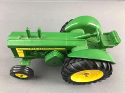 ERTL John Deere 820 die cast tractor