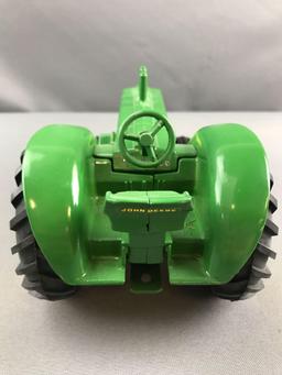 ERTL John Deere 820 die cast tractor