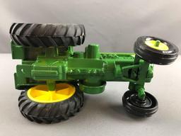 ERTL John Deere 820 die cast tractor