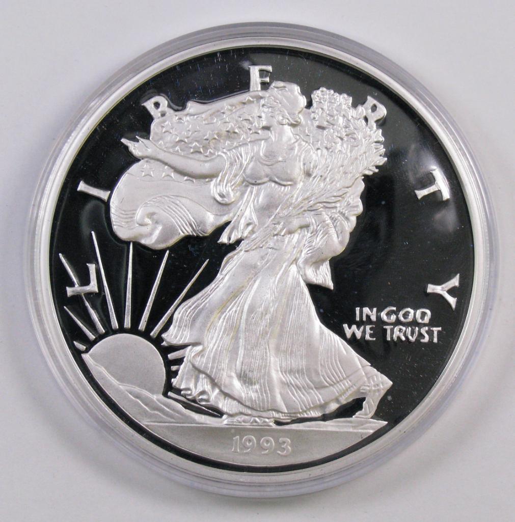 The Wahington Mint .999 Fine Silver 8oz. Walking Liberty Round.
