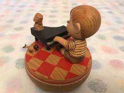 ANRI Peanuts Schroeder Music Box